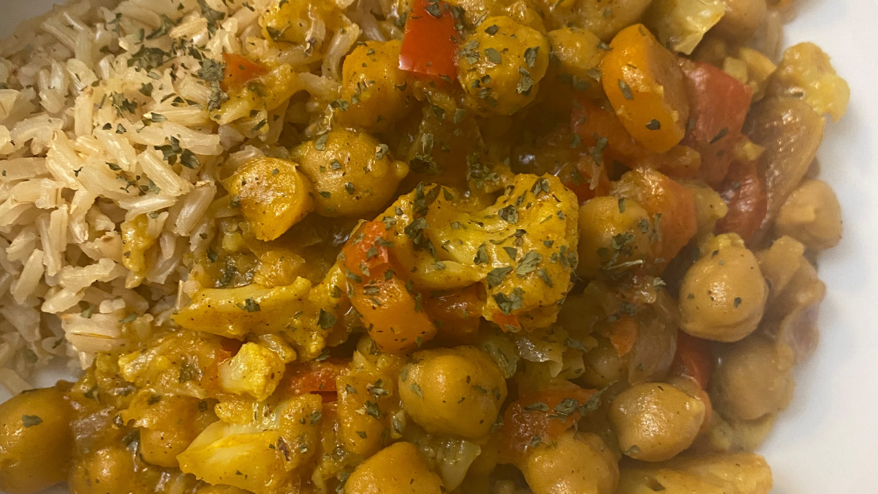 Chickpeas and Cauliflower Curry